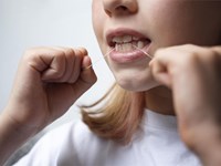 3 consejos para utilizar correctamente el hilo dental con brackets