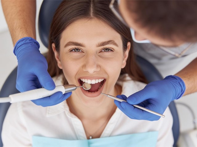 ¿Cada cuánto tiempo debo hacerme una limpieza dental?